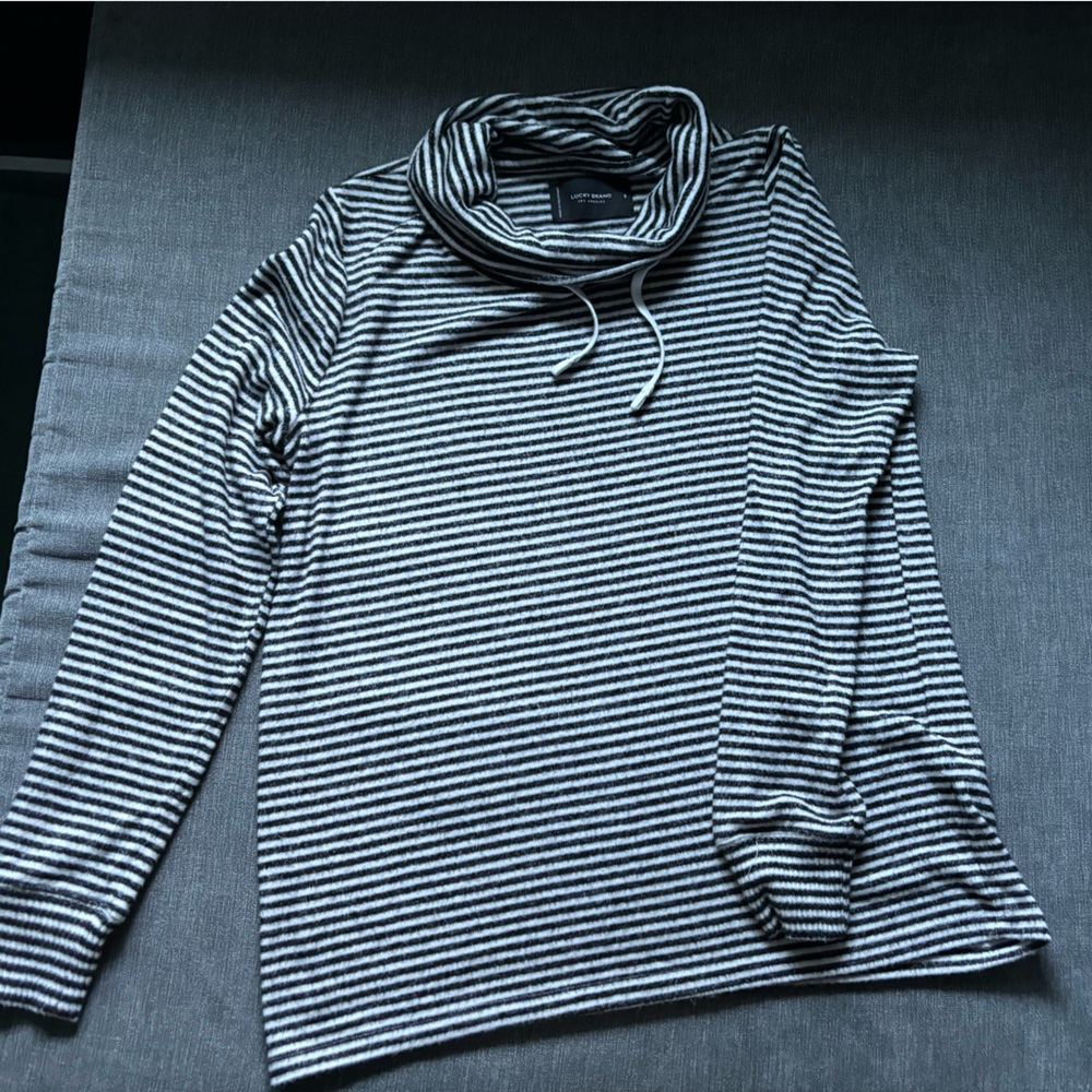 Lucky brand sweater s
